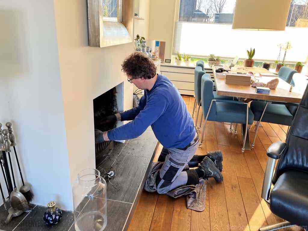 Schouwveger Hillegom kleed schoorsteenreiniger Schouwveger Hillegom kleed schoorsteenreiniger
